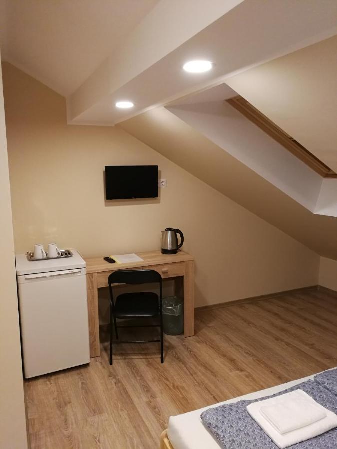 Viesbutis Kelyje Hotel Utena Bagian luar foto