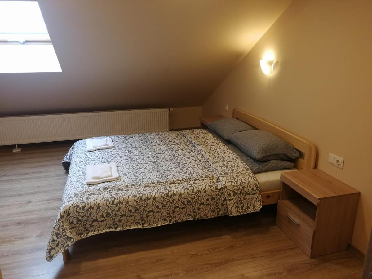 Viesbutis Kelyje Hotel Utena Bagian luar foto