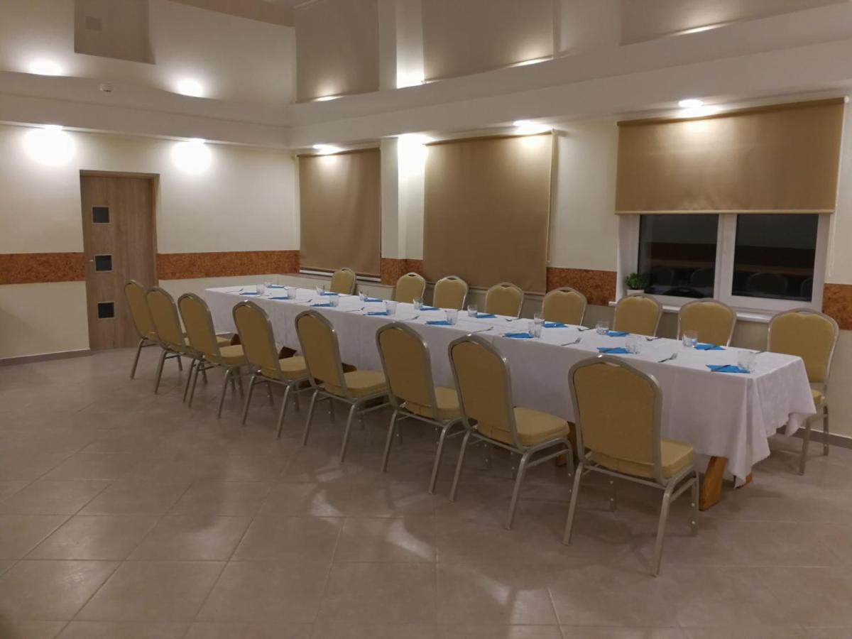 Viesbutis Kelyje Hotel Utena Bagian luar foto