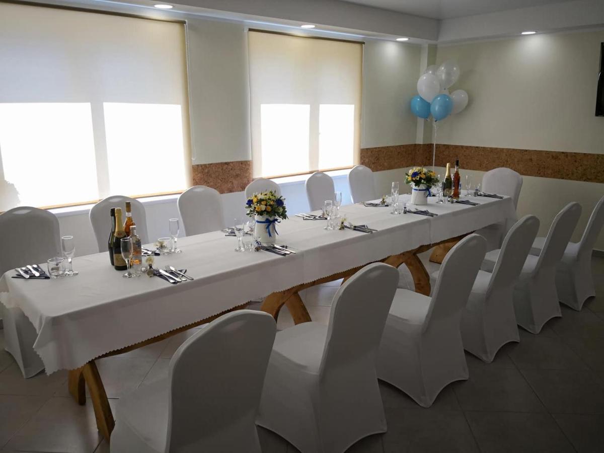 Viesbutis Kelyje Hotel Utena Bagian luar foto