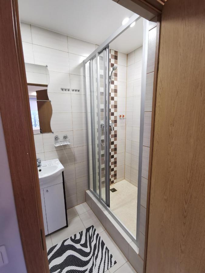 Viesbutis Kelyje Hotel Utena Bagian luar foto